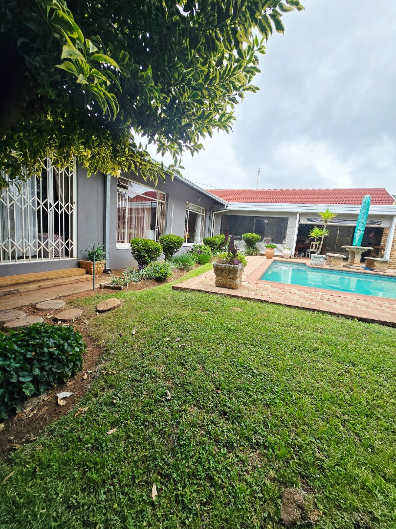 5 Bedroom Property for Sale in La Hoff North West